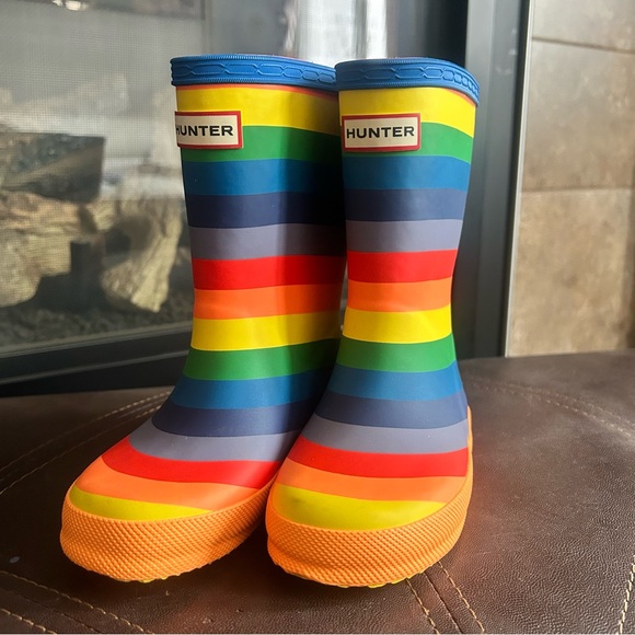 Hunter Other - Hunter NWOT Rainbow Striped Rain Boots Boots. Size 8 UK. Size 9/10 US Kids